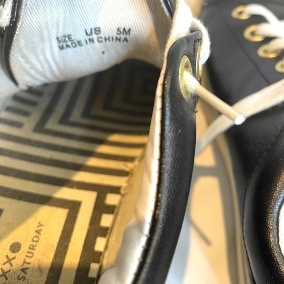 Kate Spade Run Shoe - Casual & Comfy! 🖤 - Picture 5 of 7